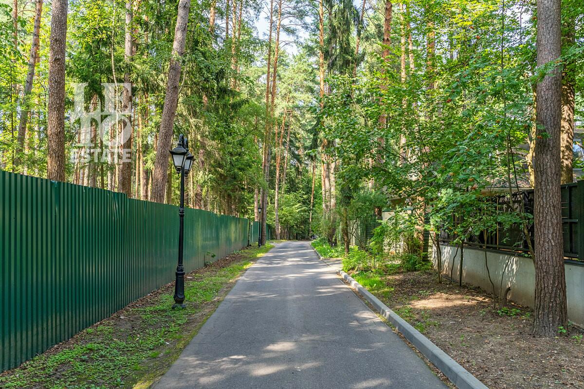 3-этажный коттедж 380 м² с отделкой