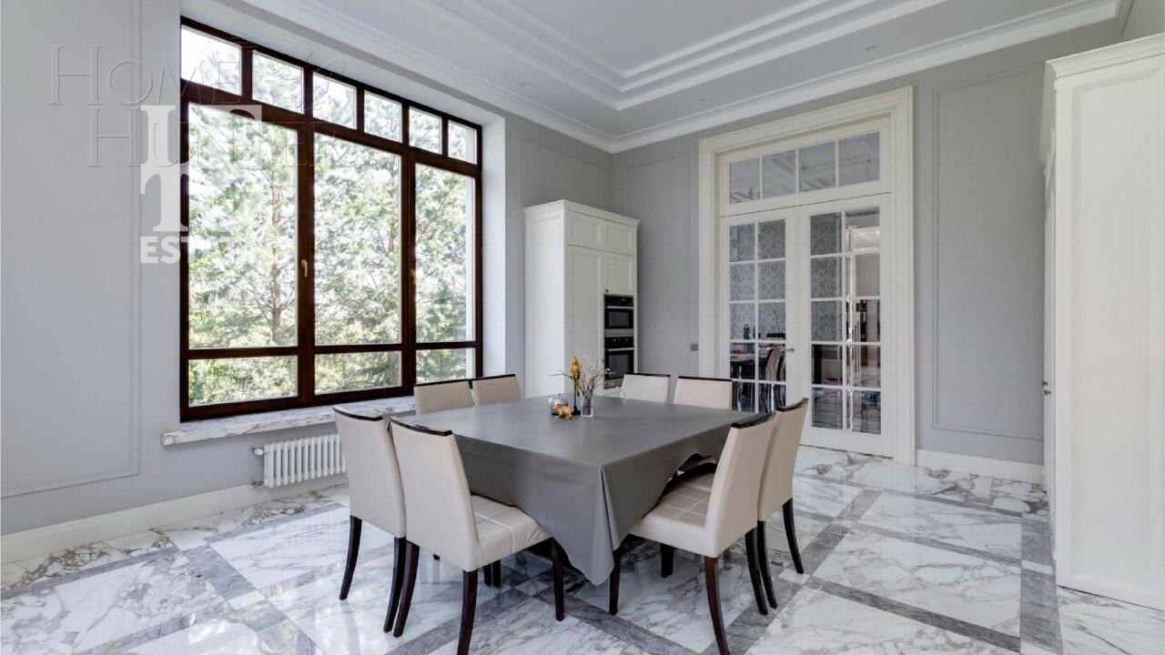 3-этажный коттедж 1 185 м² с отделкой