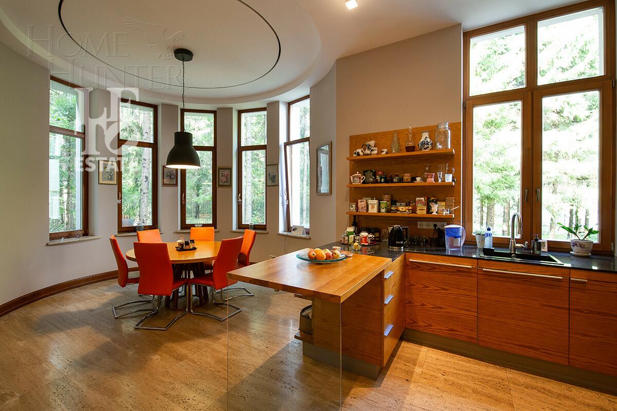 2-этажный коттедж 1 100 м² с отделкой