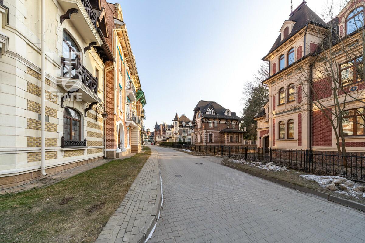 4-этажный таунхаус 395 м² без отделки