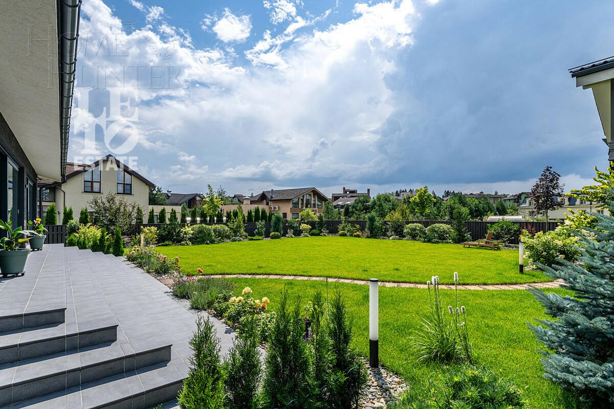 2-этажный коттедж 1 100 м² с отделкой