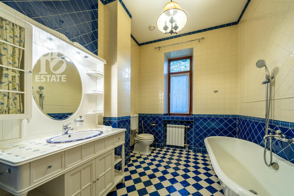 3-этажный коттедж 980 м² с отделкой