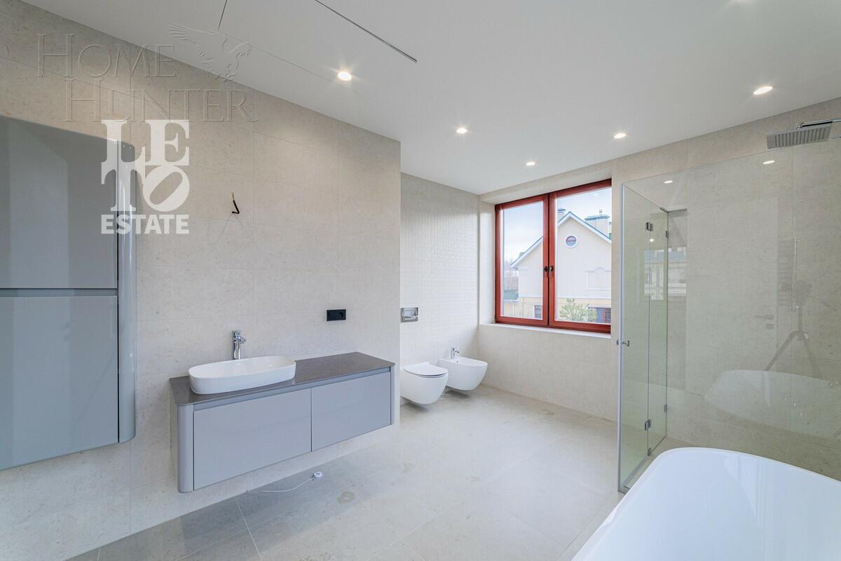 2-этажный коттедж 693 м² с отделкой