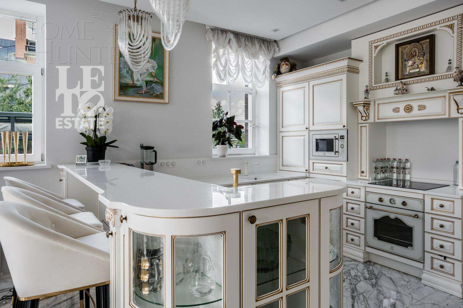 3-этажный коттедж 550 м² с отделкой