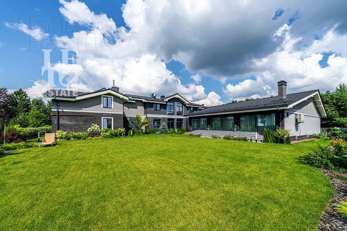 2-этажный коттедж 1 100 м² с отделкой