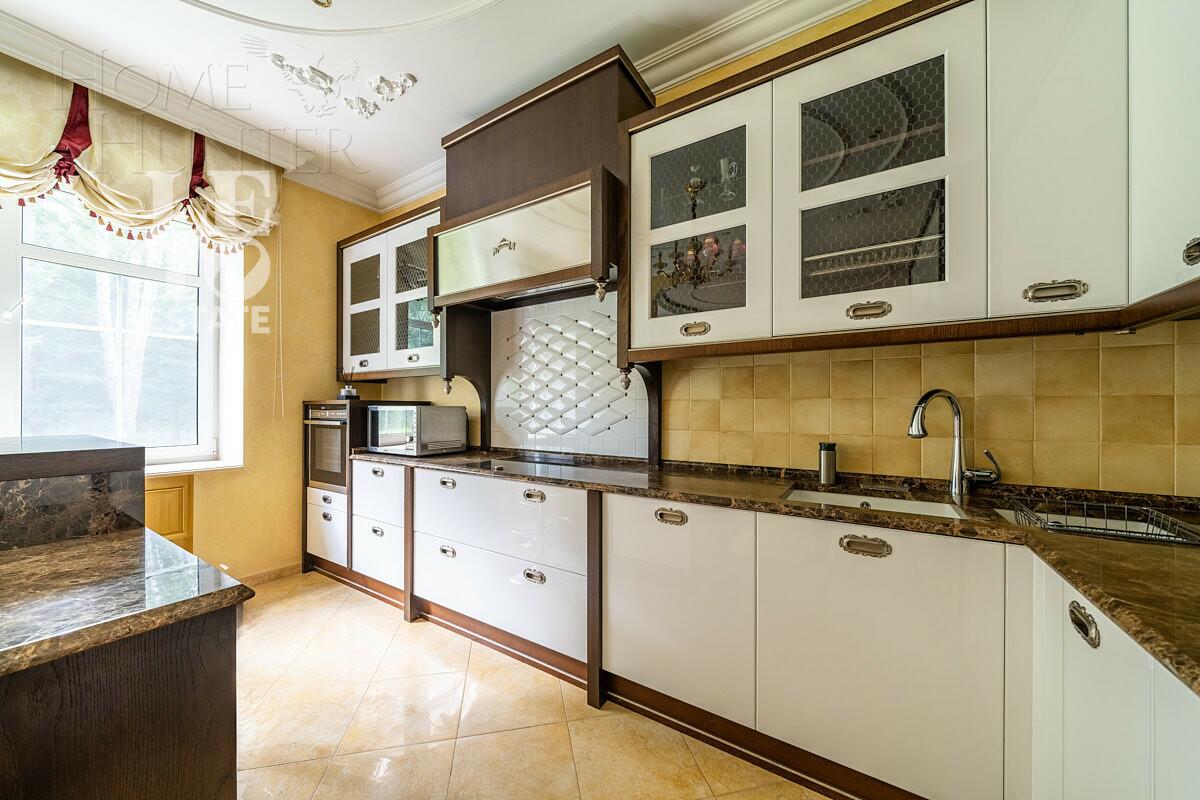 2-этажный коттедж 700 м² с отделкой