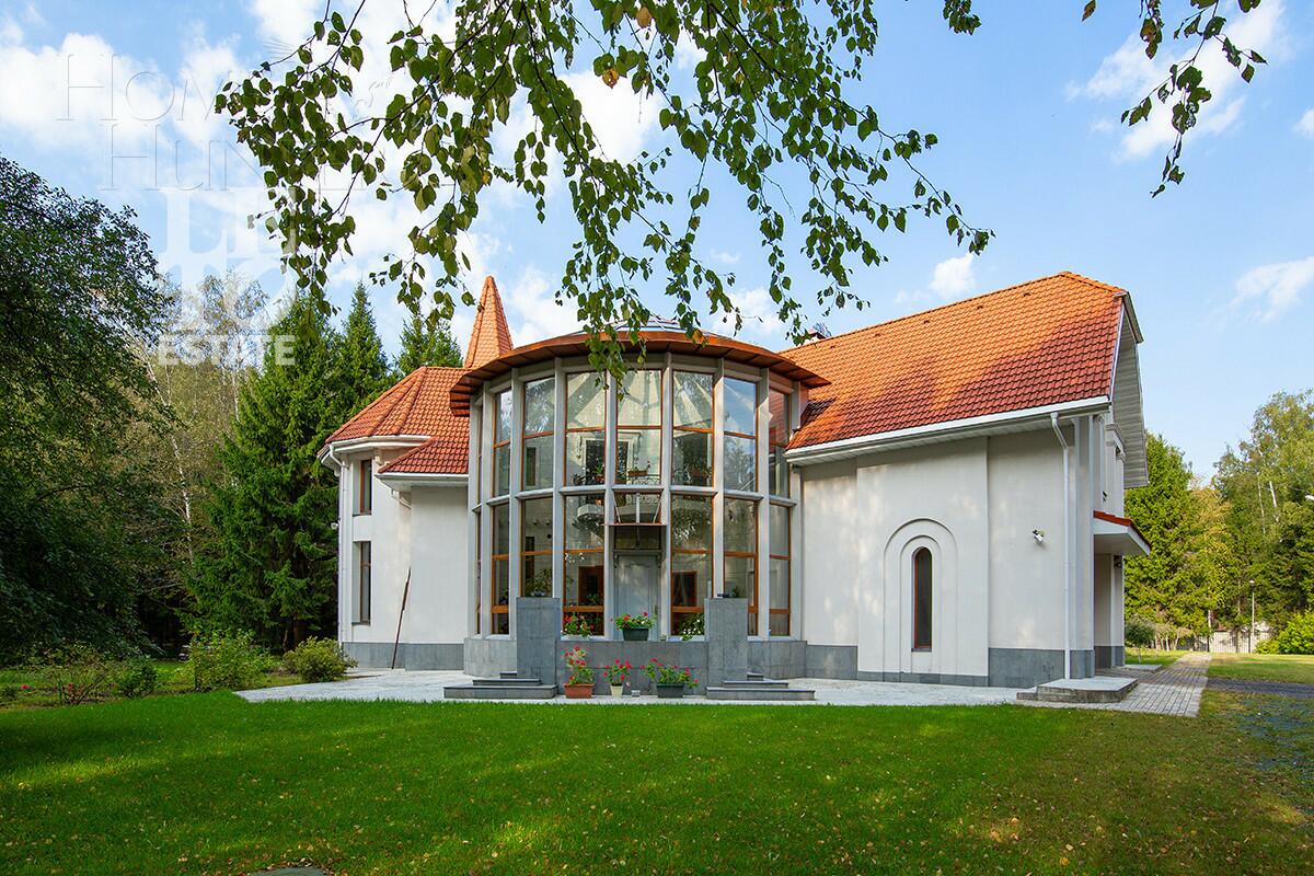 2-этажный коттедж 1 100 м² с отделкой