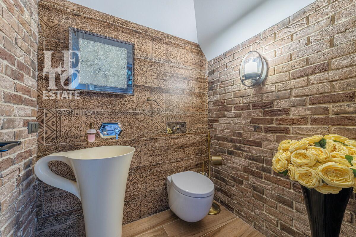 3-этажный коттедж 1 200 м² с отделкой