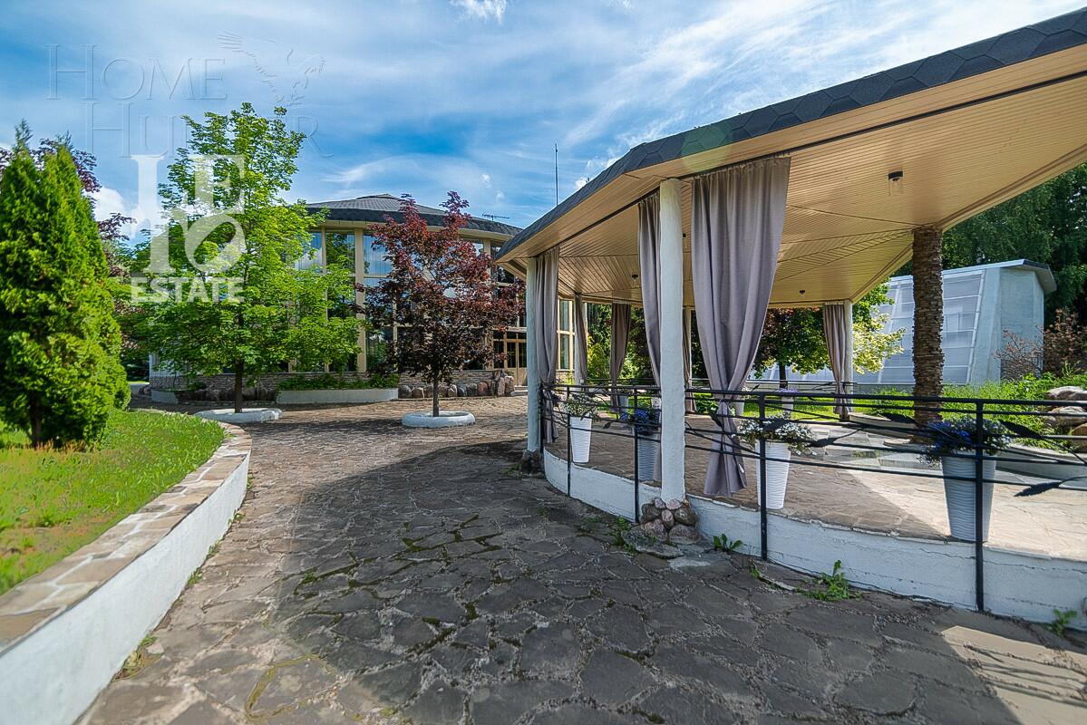 3-этажный коттедж 1 241 м² с отделкой