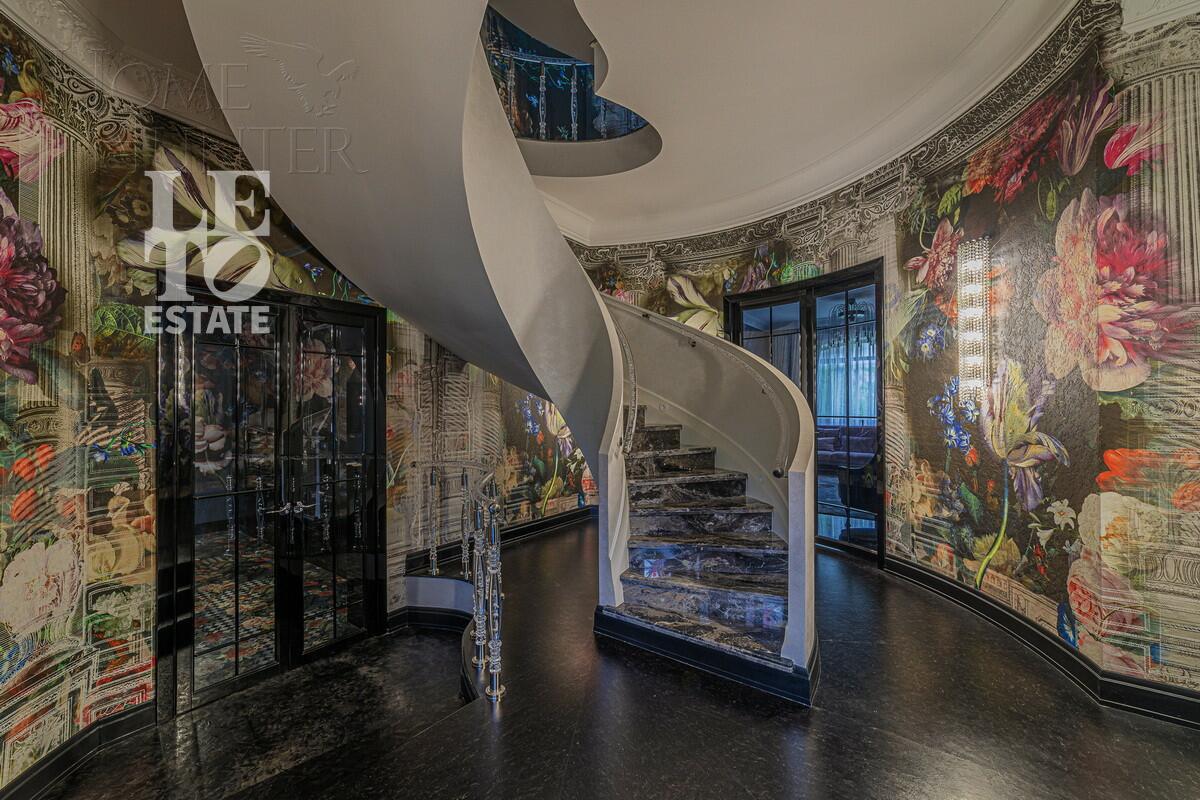 3-этажный коттедж 1 200 м² с отделкой