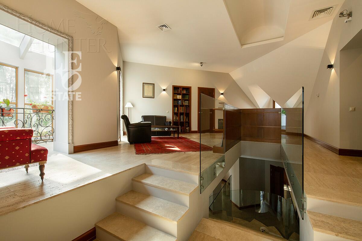 2-этажный коттедж 1 100 м² с отделкой