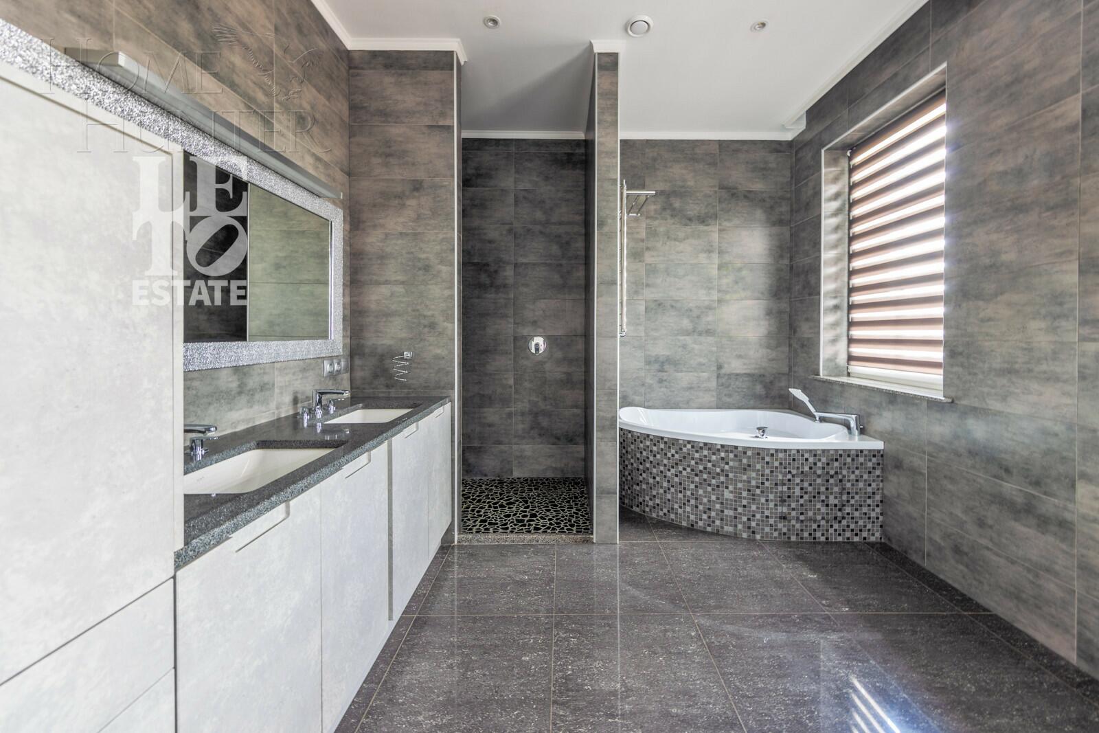 2-этажный коттедж 304 м² с отделкой