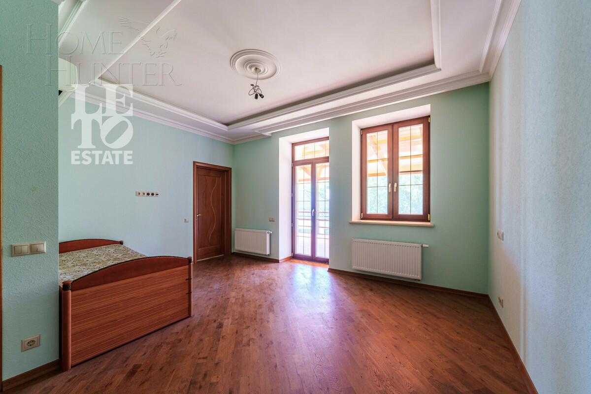 2-этажный коттедж 1 000 м² с отделкой