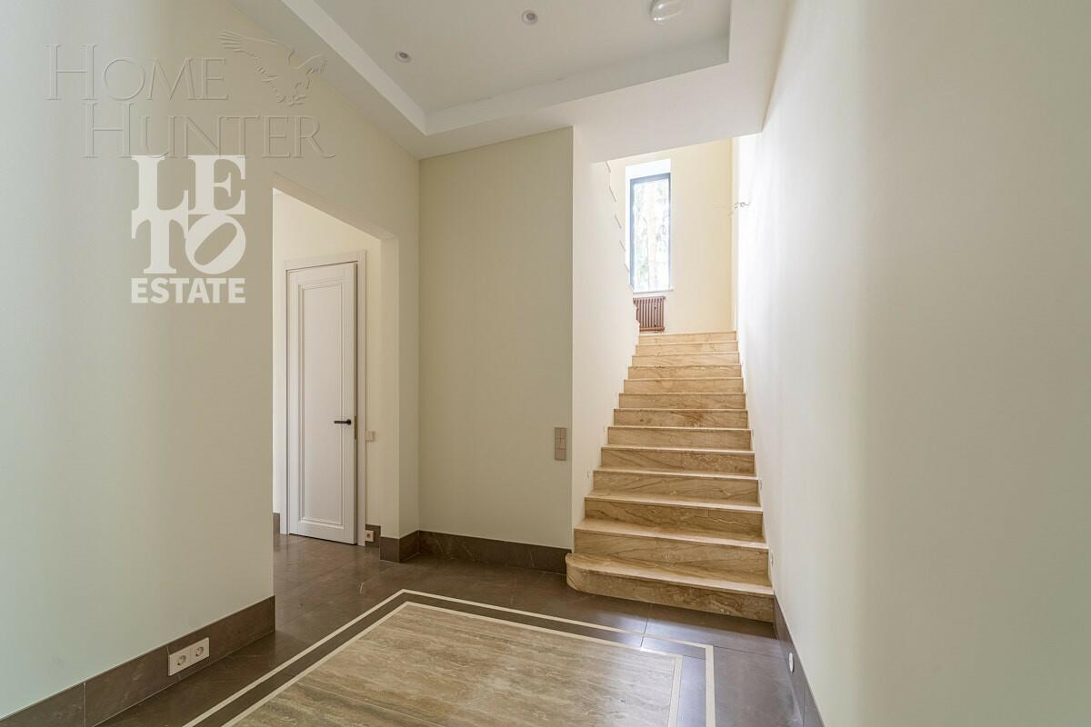 3-этажный коттедж 380 м² с отделкой