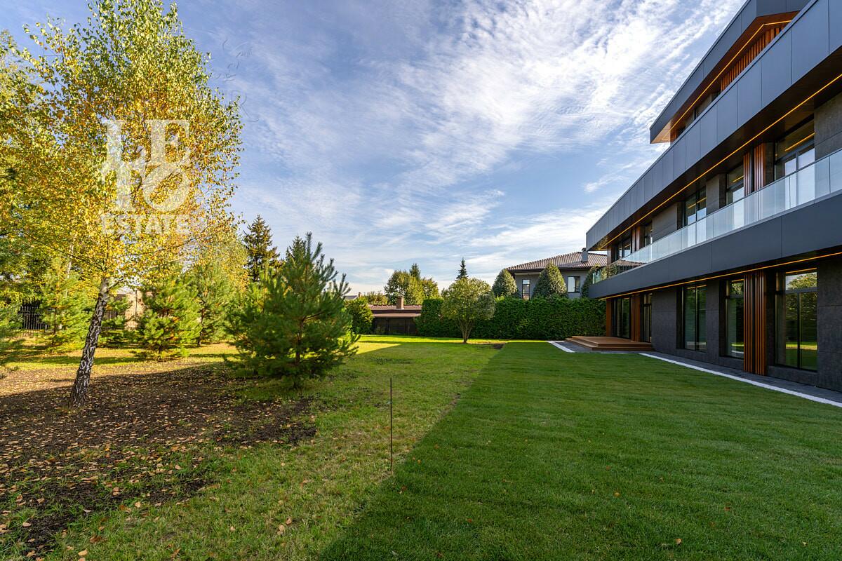 2-этажный коттедж 1 200 м² без отделки