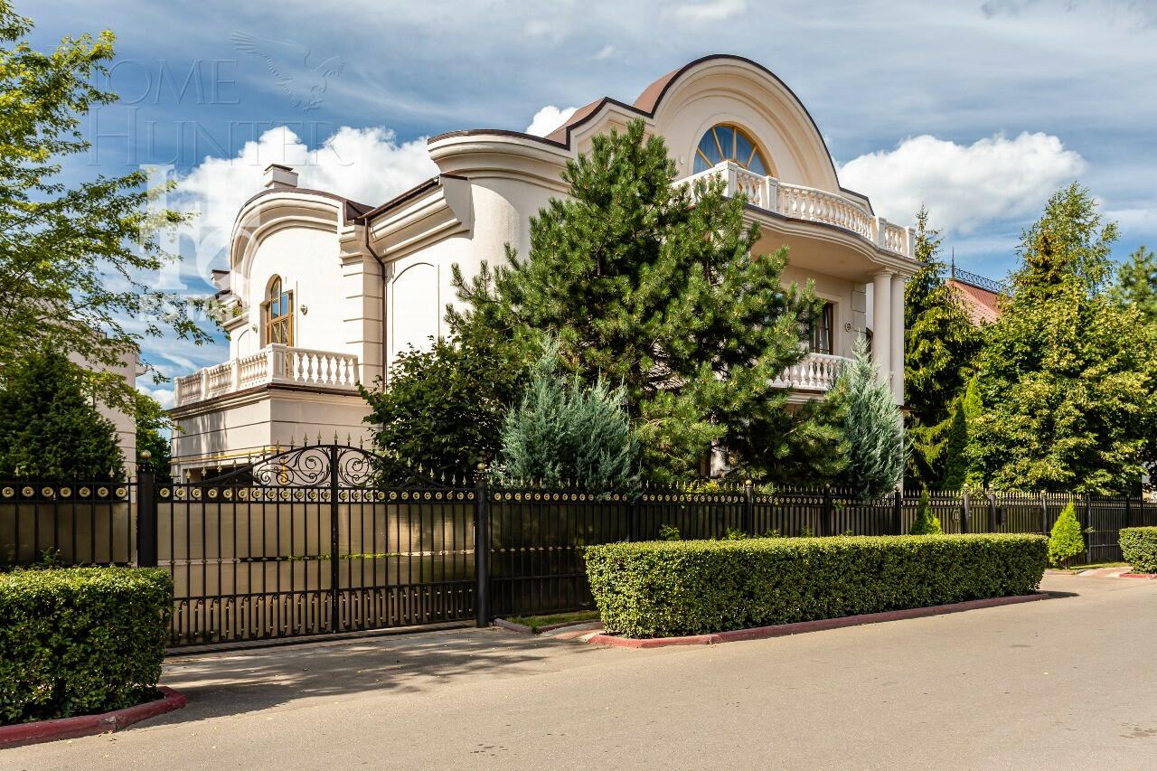 3-этажный коттедж 750 м² с отделкой