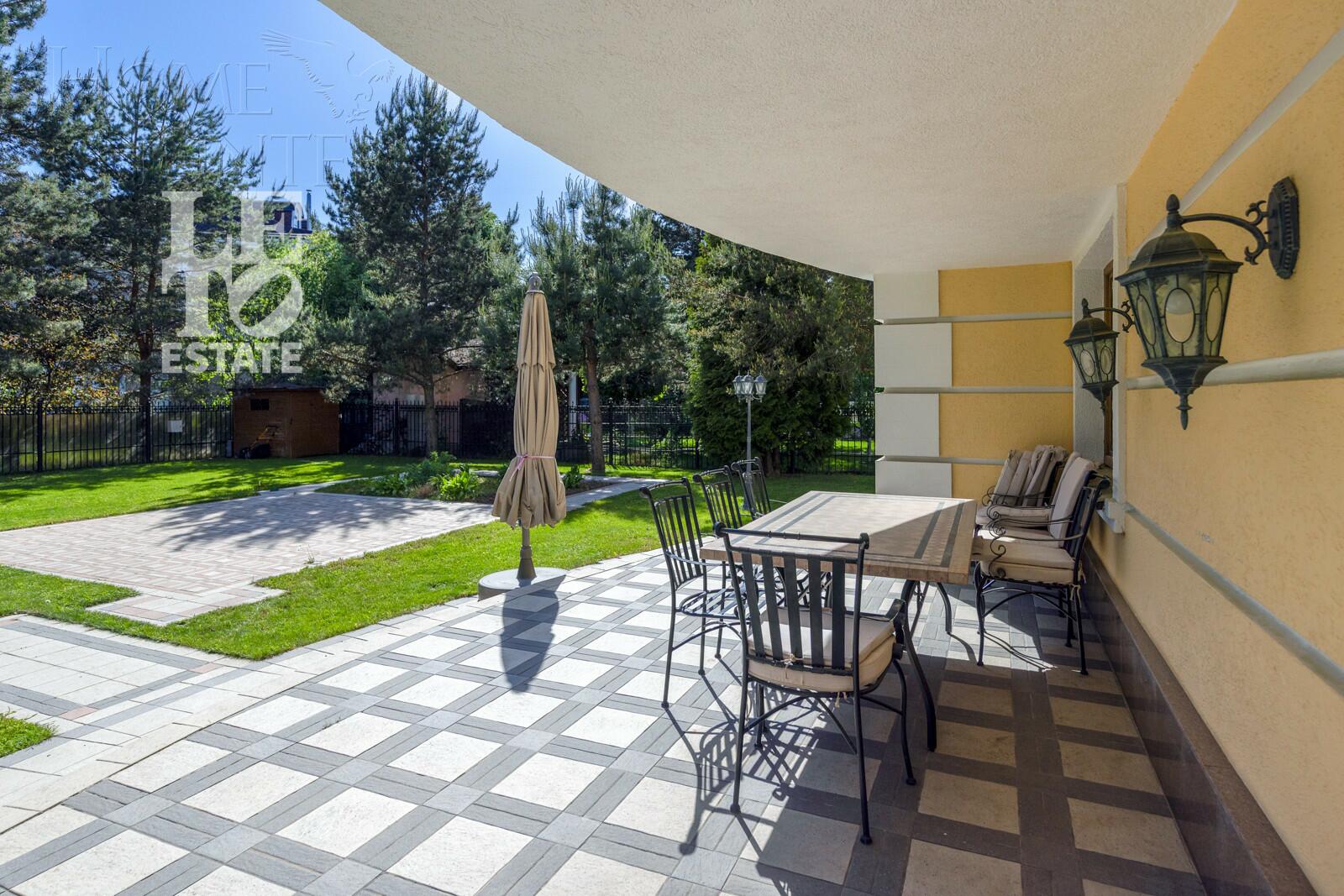 3-этажный коттедж 660 м² с отделкой