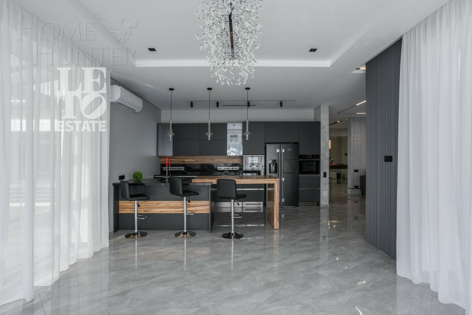 3-этажный коттедж 600 м² с отделкой