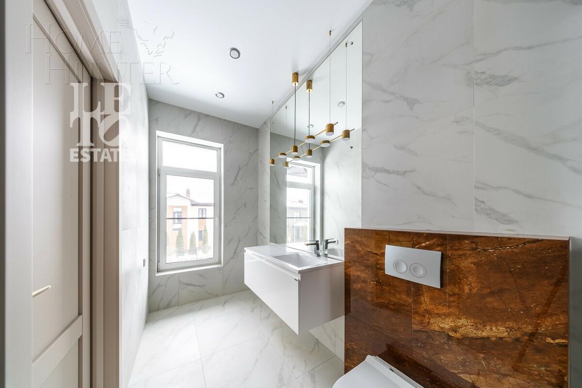 2-этажный коттедж 240 м² с отделкой