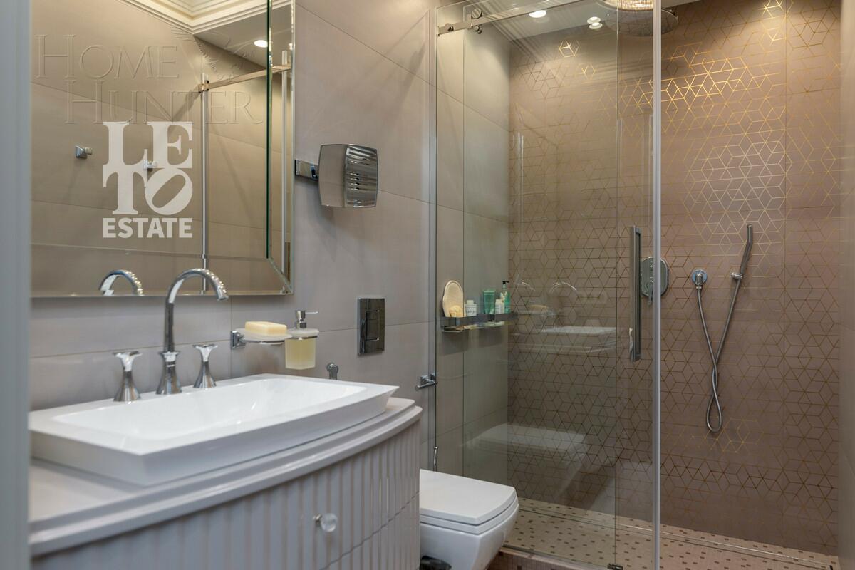 3-этажный коттедж 1 100 м² с отделкой