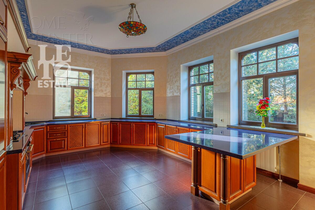 3-этажный коттедж 788 м² с отделкой