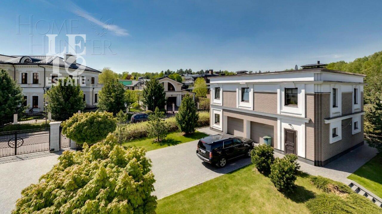 3-этажный коттедж 1 185 м² с отделкой