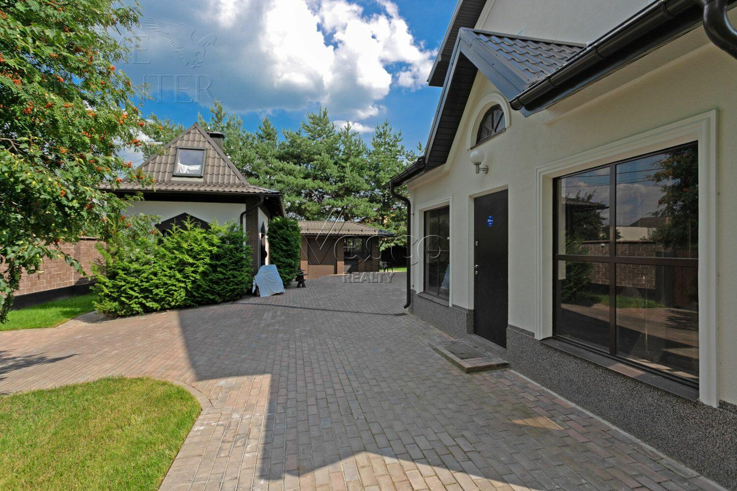 2-этажный коттедж 450 м² с отделкой