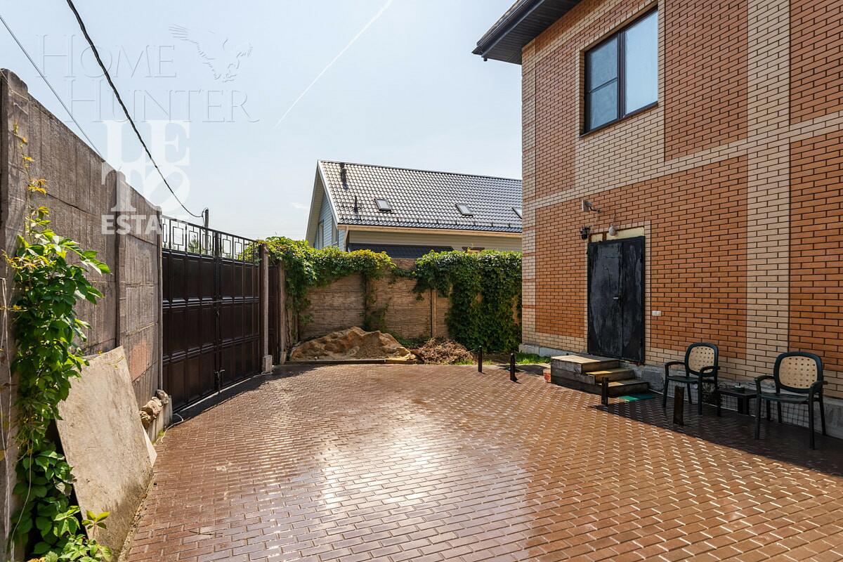 2-этажный коттедж 300.2 м² без отделки