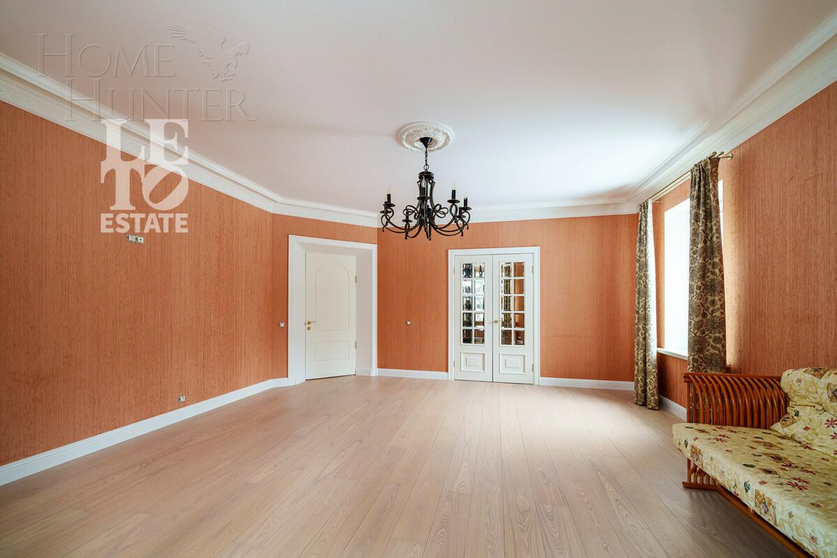 3-этажный коттедж 600 м² с отделкой