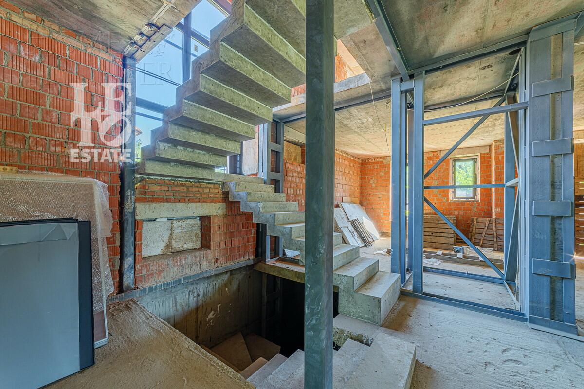 2-этажный коттедж 498 м² без отделки