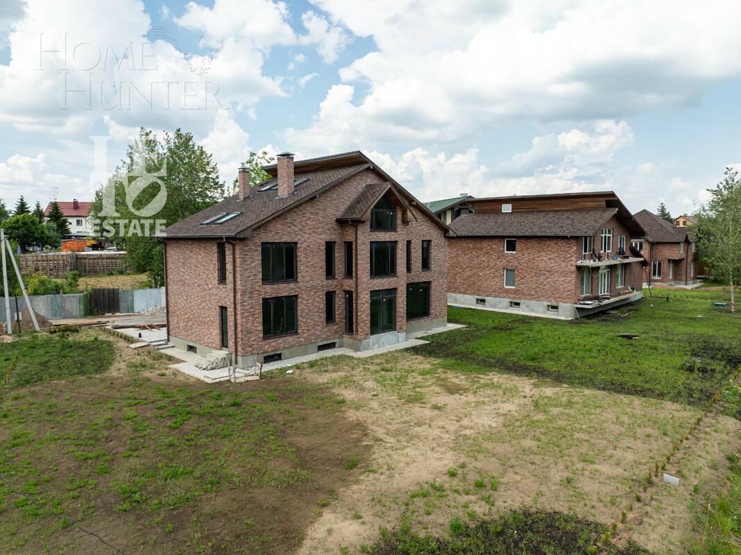 2-этажный коттедж 398.2 м² без отделки