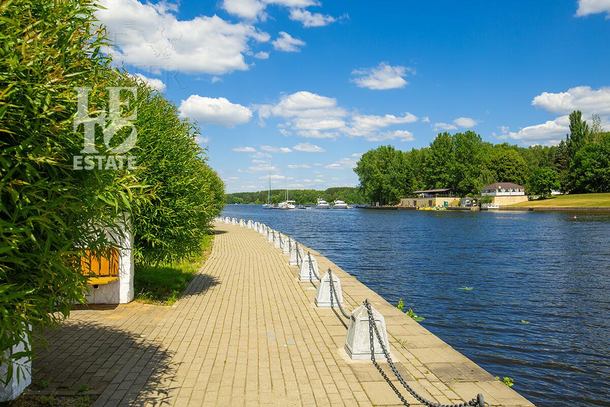 3-этажный коттедж 384.4 м² с отделкой