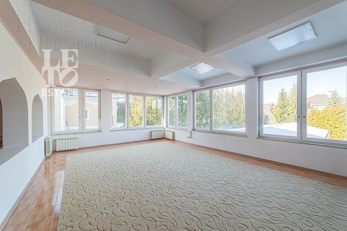 2-этажный коттедж 600 м² с отделкой