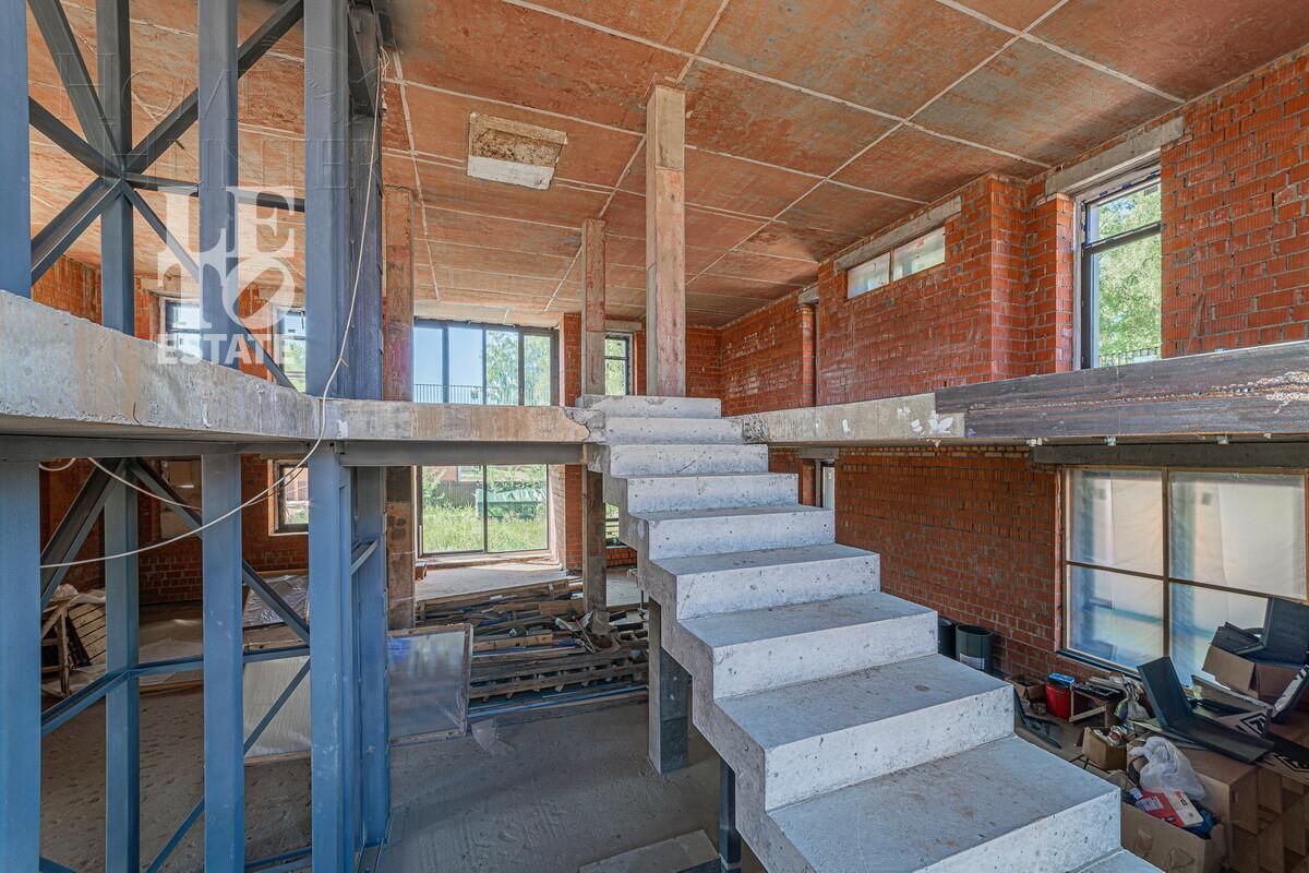 2-этажный коттедж 498 м² без отделки