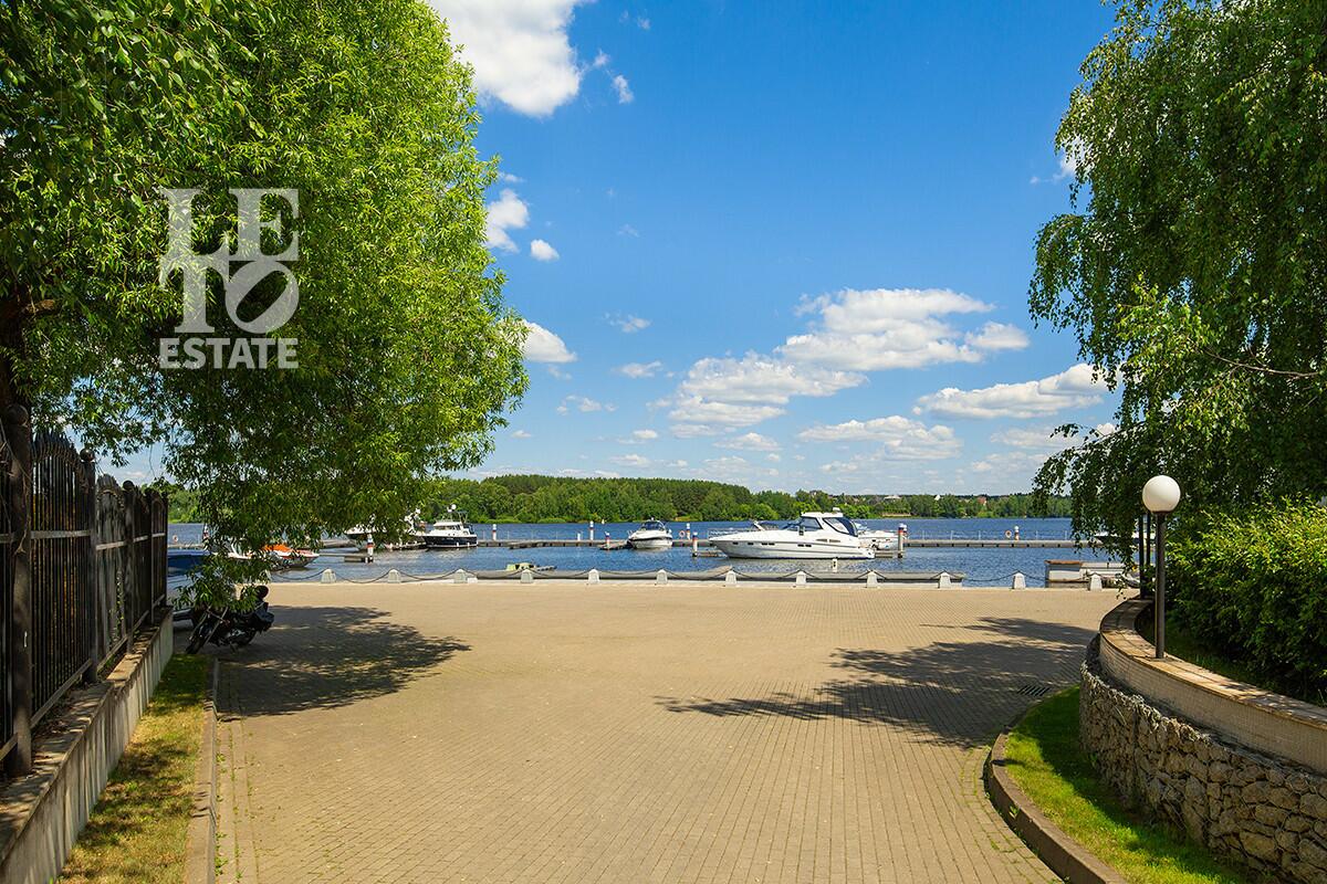 3-этажный коттедж 384.4 м² с отделкой