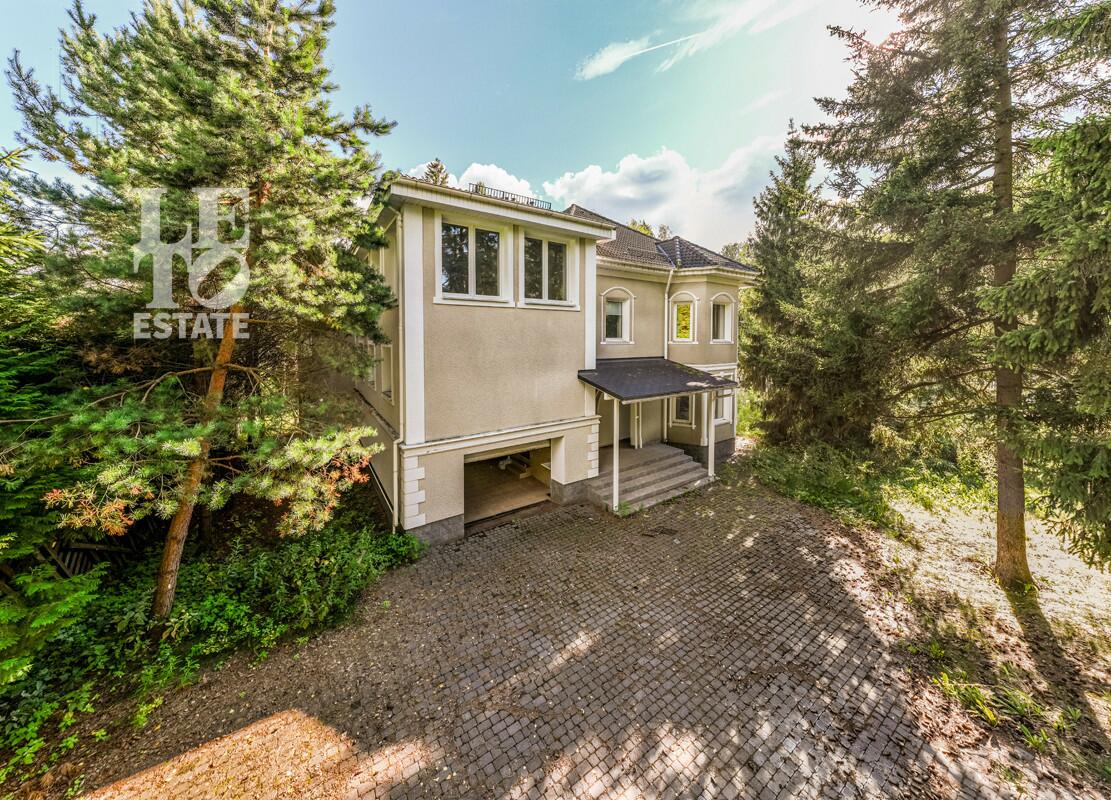 3-этажный коттедж 600 м² с отделкой