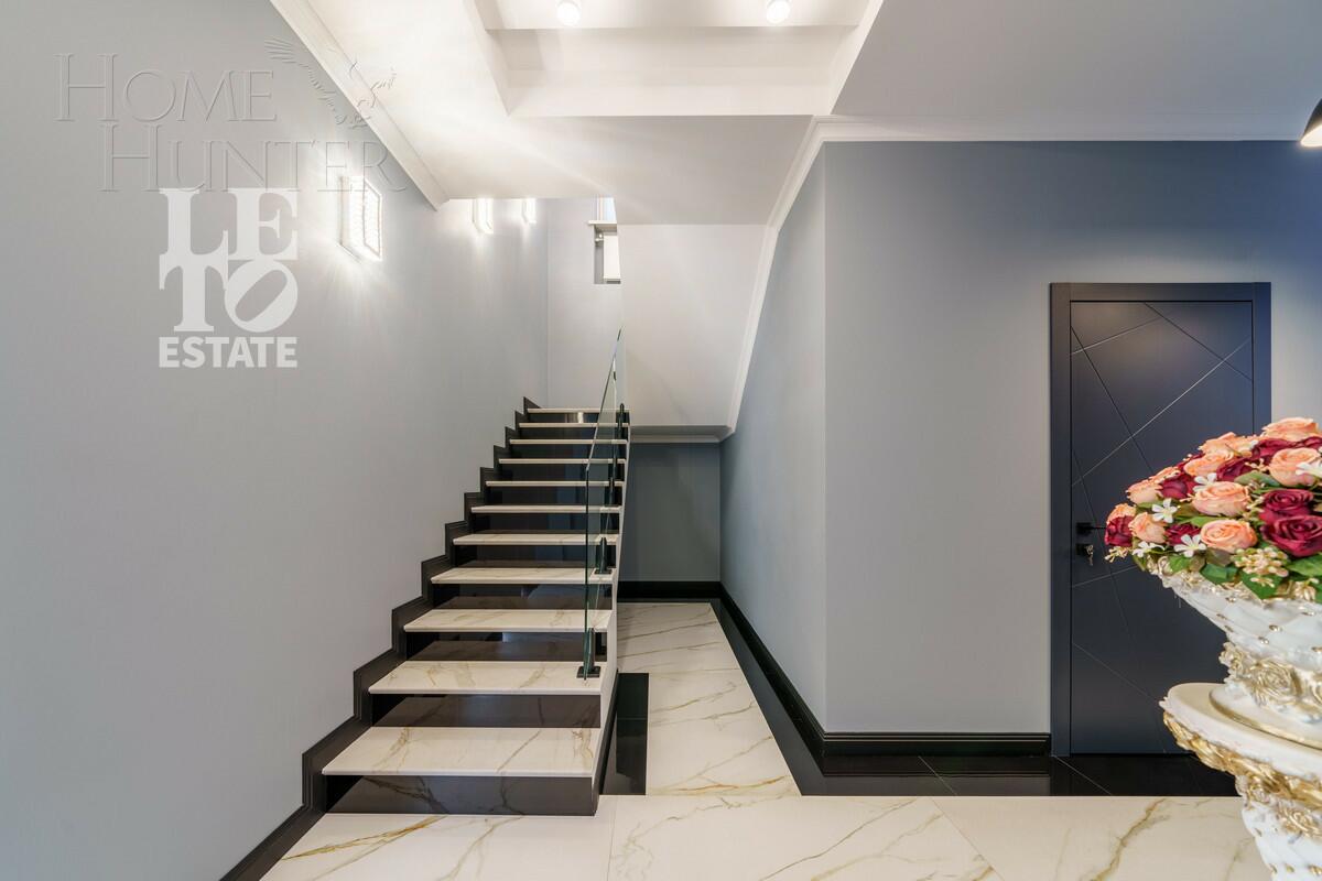 2-этажный коттедж 244 м² с отделкой