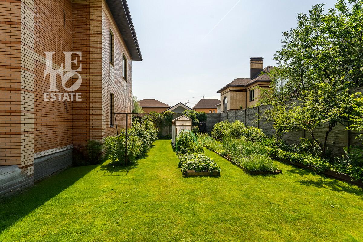 2-этажный коттедж 300.2 м² без отделки