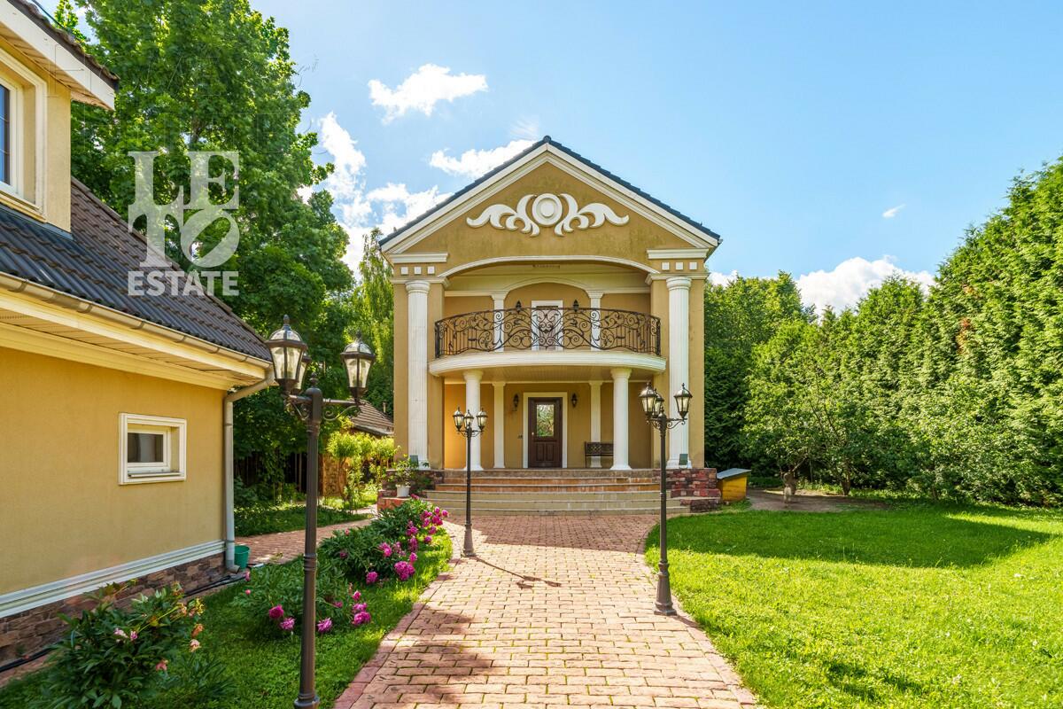 3-этажный коттедж 384.4 м² с отделкой