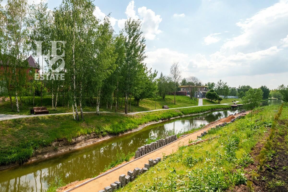 2-этажный коттедж 398.2 м² без отделки