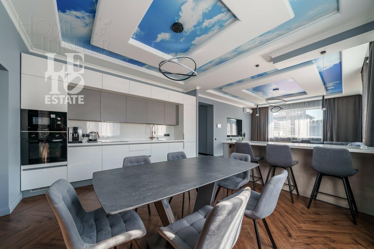 2-этажный коттедж 244 м² с отделкой