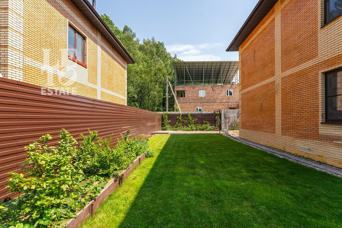 2-этажный коттедж 300.2 м² без отделки