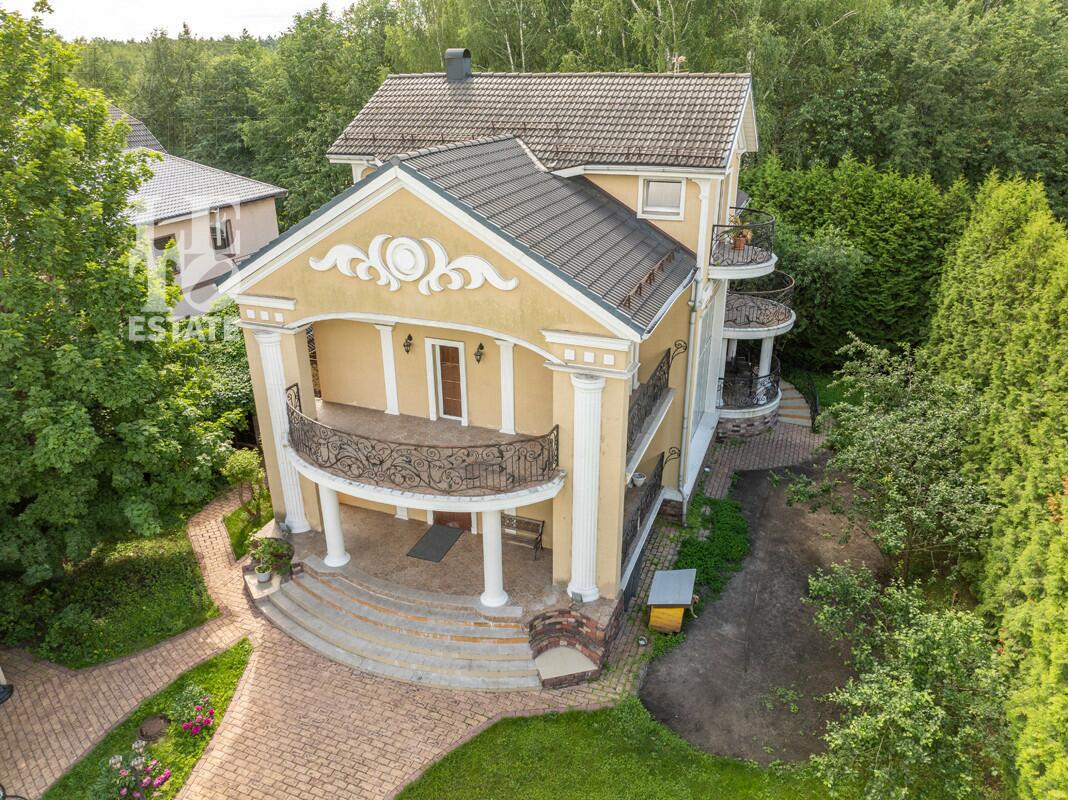 3-этажный коттедж 384.4 м² с отделкой