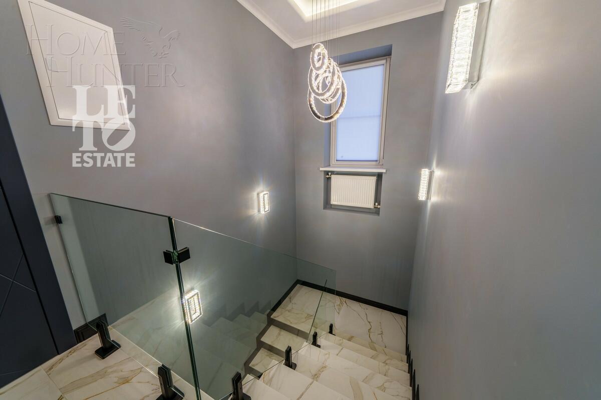 2-этажный коттедж 244 м² с отделкой