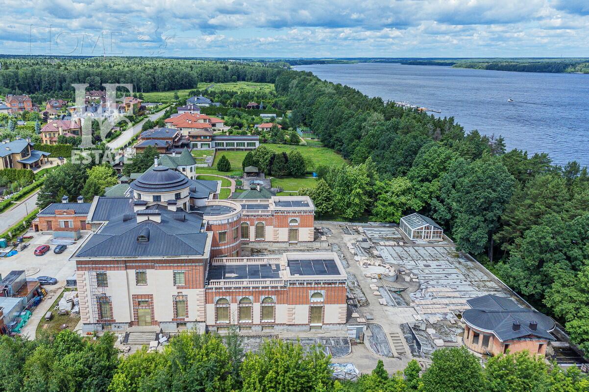 3-этажный коттедж 4 000 м² с отделкой