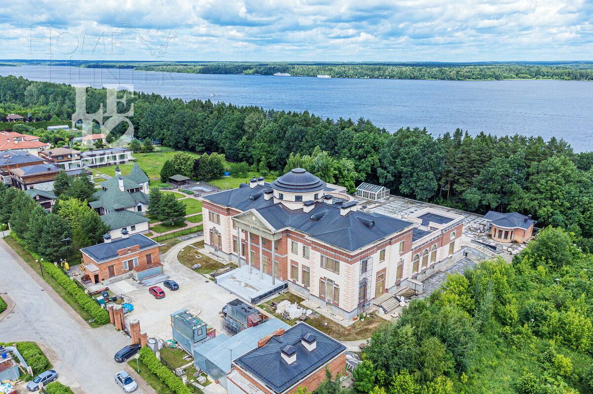 3-этажный коттедж 4 000 м² с отделкой