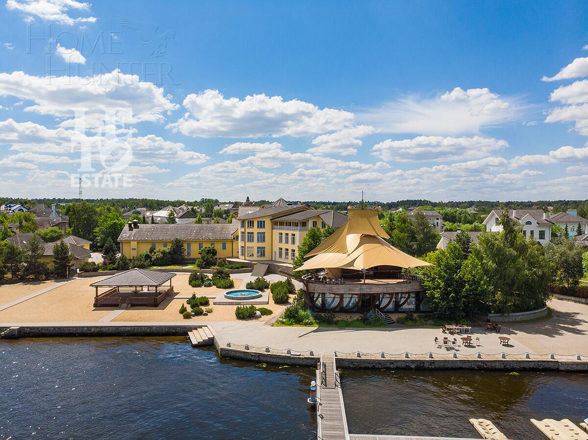 3-этажный коттедж 384.4 м² с отделкой