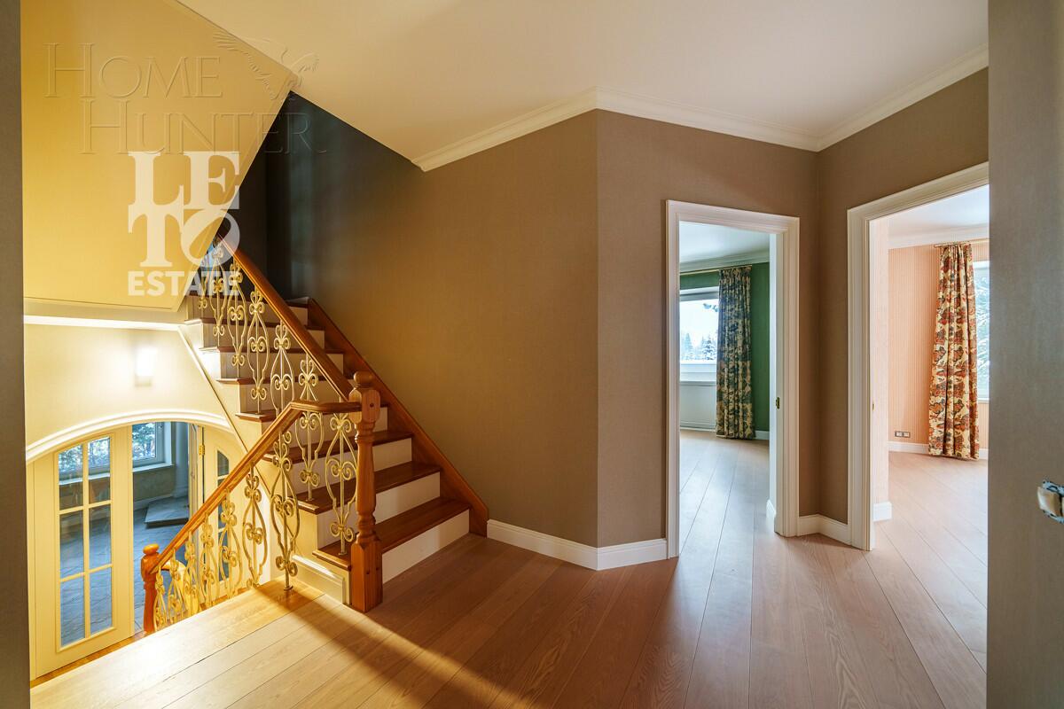 3-этажный коттедж 600 м² с отделкой