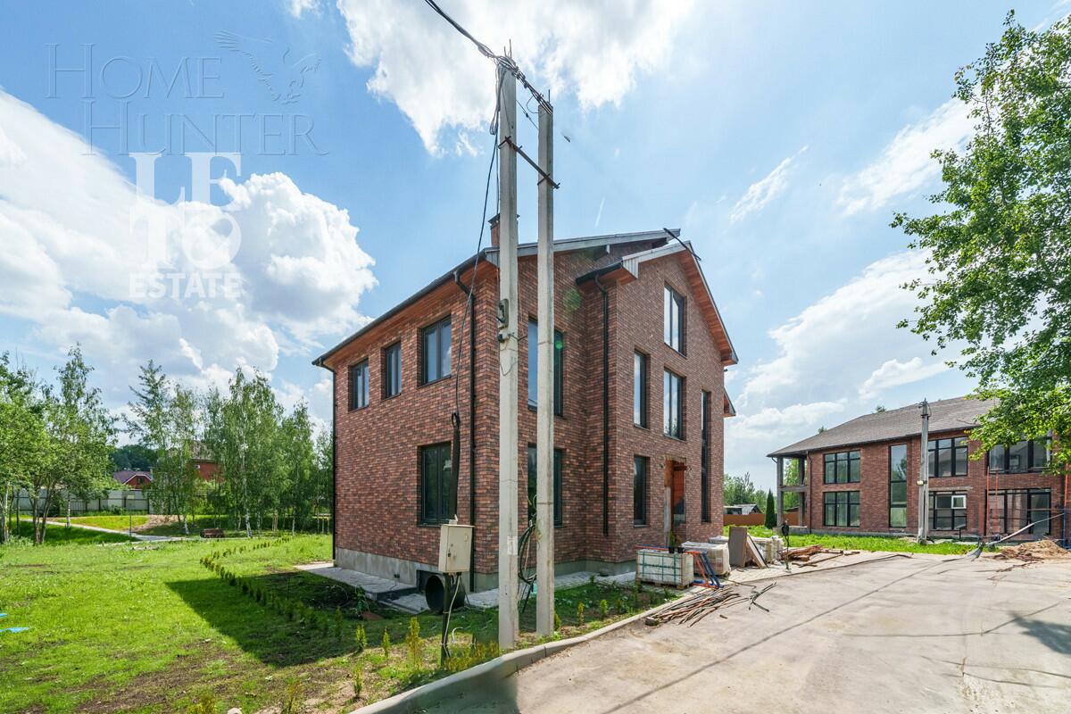 2-этажный коттедж 398.2 м² без отделки