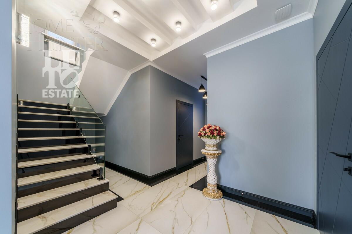 2-этажный коттедж 244 м² с отделкой